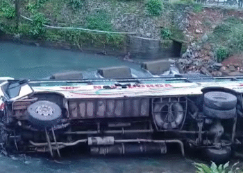 ಹಳ್ಳಕ್ಕೆ ಬಿದ್ದ ಖಾಸಗಿ ಬಸ್‌ ; ಗಾಯಾಳುಗಳು ಮಂಗಳೂರಿಗೆ ಶಿಫ್ಟ್‌