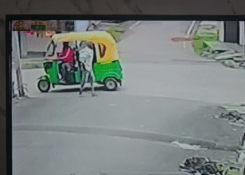 ಲಾಂಗ್‌ ಹಿಡಿದು ಪುಂಡಾಟ ಮೆರೆದ ಯುವಕ !