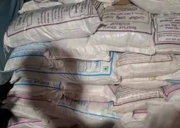 ಅಕ್ರಮವಾಗಿ ಅಂಗನವಾಡಿ ಆಹಾರ ಧಾನ್ಯ ಸಂಗ್ರಹಿಸಿಟ್ಟಿದ್ದ ಅಡ್ಡೆ ಮೇಲೆ ದಾಳಿ