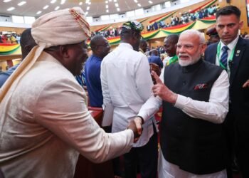 ಘಾನಾ ಸಂಸತ್ತಿನಲ್ಲಿ ಭಾರತೀಯ ಸಂಸ್ಕೃತಿಯ ಅನಾವರಣ: ಭಾರತದ ಉಡುಗೆ ತೊಟ್ಟು ಬಂದು ಮೋದಿಯನ್ನೇ ಅಚ್ಚರಿಗೊಳಿಸಿದ ಸಂಸದರು!
