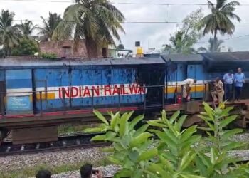 ಚಲುಸುತ್ತಿದ್ದ ರೈಲಿನಲ್ಲಿ ಕಂಡು ಬಂದ ಬೆಂಕಿ