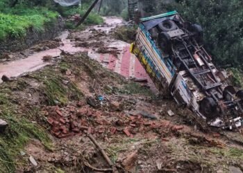 ಹಿಮಾಚಲದಲ್ಲಿ ಮೇಘಸ್ಫೋಟ, ಪ್ರವಾಹ, ಭೂಕುಸಿತಕ್ಕೆ 63 ಬಲಿ: ನೂರಾರು ಕೋಟಿ ರೂ. ನಷ್ಟ