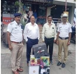 ಹೆಲ್ಮೆಟ್ ಅಂಗಡಿಗಳ ಮೇಲೆ ದಾಳಿ