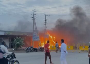 ಶಾರ್ಟ್ ಸರ್ಕ್ಯೂಟ್ ನಿಂದಾಗಿ ಹೊತ್ತಿ ಉರಿದ ಬೇಕರಿ, ಮೆಡಿಕಲ್ ಶಾಪ್