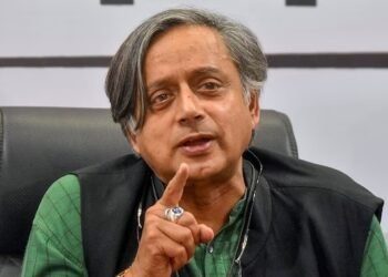 “ಇದು 1975ರ ಭಾರತವಲ್ಲ”: ಇಂದಿರಾ ಗಾಂಧಿಯ ತುರ್ತು ಪರಿಸ್ಥಿತಿ ಟೀಕಿಸಿ ಶಶಿ ತರೂರ್ ಲೇಖನ