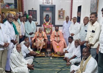 ಅಮ್ಮಿನಬಾವಿಯಲ್ಲಿ ಗುರುಪೂರ್ಣಿಮೆ :ಶ್ರೀಗಳ ಪಾದಪೂಜೆ ಗೌರವಾರ್ಪಣೆ