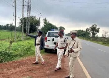 ಕಾರು ಅಡ್ಡಗಟ್ಟಿ ದರೋಡೆ ನಡೆಸಿ ಚಿನ್ನಾಭರಣ ಕದ್ದೊಯ್ದ ಗ್ಯಾಂಗ್‌