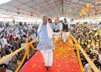 ಕಾಂಗ್ರೆಸ್ ಸಾಧನಾ ಸಮಾವೇಶದಲ್ಲಿ ಸಿಎಂ, ಡಿಸಿಎಂ ಅಸಮಾಧಾನ ಮತ್ತೊಮ್ಮೆ ಬಹಿರಂಗ !