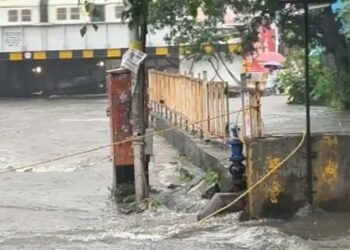 ಮುಂಬೈನಲ್ಲಿ ಮಹಾಮಳೆ: ವರುಣನ ಆರ್ಭಟಕ್ಕೆ ಮಹಾನಗರಿ ಸ್ತಬ್ಧ, ಆರೆಂಜ್ ಅಲರ್ಟ್ ಘೋಷಣೆ