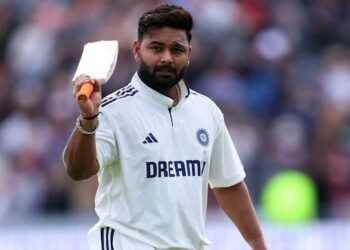 ರಿಸ್ಕ್ ಶಾಟ್ಗಳನ್ನು IPLಗೆ ಮೀಸಲಿಡು, ಟೆಸ್ಟ್ನಲ್ಲಿ ಶಿಸ್ತು ಬೇಕು”: ರಿಷಭ್ ಪಂತ್ಗೆ ಲೆಜೆಂಡ್ ಕಿವಿಮಾತು