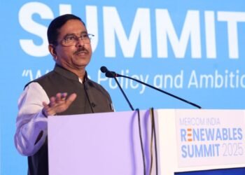 ನವೀಕರಿಸಬಹುದಾದ ಇಂಧನ ವಲಯಕ್ಕೆ 4 ಲಕ್ಷ ಕೋಟಿ ರೂ. ವೆಚ್ಚ ಉಳಿತಾಯ : ಜೋಶಿ