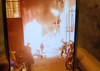 ಸುಟ್ಟು ಕರಕಲಾದ ಬೈಕ್‌, ಅಂಗಡಿ | ಉದ್ದೇಶಪೂರ್ವಕ ಕೃತ್ಯ : ಆರೋಪ