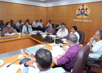 ಬೃಹತ್ ಇ-ಖಾತಾ ಜಾಗೃತಿ ಅಭಿಯಾನ: ಬೀದಿ ಬದಿ ವ್ಯಾಪಾರಿಗಳಿಗೆ ತಳ್ಳುವ ಗಾಡಿ ವಿತರಣೆ