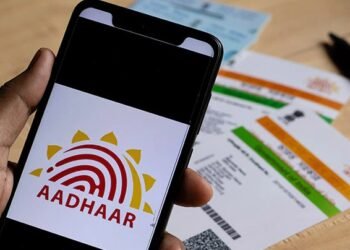 ಜಮೀನಿನ ಪಹಣಿಗೆ ಆಧಾರ್ ಲಿಂಕ್ ಕಡ್ಡಾಯ: ಹೇಗಿದೆ ಇದರ ಪ್ರಕ್ರಿಯೆ?