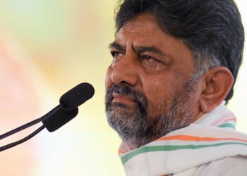 ಡಿಕೆಶಿ ಆರೋಗ್ಯದಲ್ಲಿ ದಿಢೀರ್ ಏರುಪೇರು: ಆರೋಗ್ಯ ವಿಚಾರಿಸಿದ ರಣದೀಪ್ ಸಿಂಗ್ ಸುರ್ಜೆವಾಲಾ