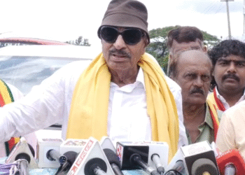 ಸಮಗ್ರ ಚುನಾವಣಾ ಕಾಯ್ದೆ ಜಾರಿಗೆ ಆಗ್ರಹಿಸಿ ವಾಟಾಳ್‌ ಪ್ರತಿಭಟನೆ !