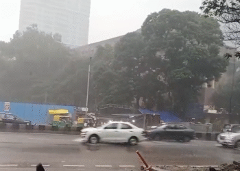 ಬೆಂಗಳೂರಿನಲ್ಲಿ ಭಾರಿ ಮಳೆ | ಸಂಚಾರ ಅಸ್ತವ್ಯಸ್ಥ