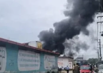 ಗ್ಯಾರೇಜ್ ನಲ್ಲಿ ಬೆಂಕಿ ಅವಘಡ: ಕಾರುಗಳು ಸುಟ್ಟು ಭಸ್ಮ