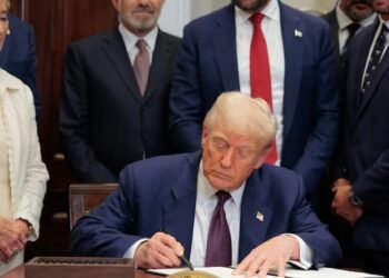 ಟ್ರಂಪ್ ಸುಂಕ ಹೆಚ್ಚಳದ ಬರೆ: ಹೊಸ ಕಾರ್ಯಾದೇಶಕ್ಕೆ ಸಹಿ, ಯಾವ ದೇಶಕ್ಕೆ ಎಷ್ಟು ಹೊರೆ?