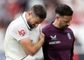 ಗಾಯಗೊಂಡ ಕ್ರಿಸ್ ವೋಕ್ಸ್ ಆ್ಯಶಸ್ ಸರಣಿಯಿಂದ ಹೊರಗುಳಿಯುವ ಸಾಧ್ಯತೆ: ಇಂಗ್ಲೆಂಡ್‌ಗೆ ದೊಡ್ಡ ಹಿನ್ನಡೆ