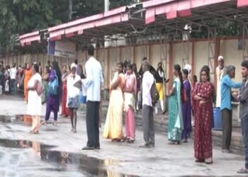 ಹೈಕೋರ್ಟ್ ಛೀಮಾರಿ ನಂತರ ರಸ್ತೆಯತ್ತ ಮುಖ ಮಾಡಿದ ಬಸ್ ಗಳು