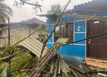 ಮಲೆನಾಡಿನಲ್ಲಿ ಮುಂದುವರೆದ ಮಳೆ: ಮನೆಗಳಿಗೆ ಹಾನಿ