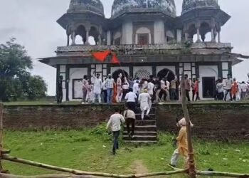 ಫತೇಪುರದಲ್ಲಿ ಐತಿಹಾಸಿಕ ಗೋರಿ ಧ್ವಂಸ: ದೇಗುಲದ ಮೇಲೆ ನಿರ್ಮಿಸಲಾಗಿದೆ ಎಂದು ಆರೋಪ