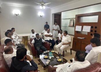 ವಾಲ್ಮೀಕಿ ಶಾಸಕರ ಒಗ್ಗಟ್ಟು ಪ್ರದರ್ಶನ | ಸತೀಶ್ ಜಾರಕಿಜಹೊಳಿ ನೇತೃತ್ವದಲ್ಲಿ ಸಿಎಂ ಭೇಟಿ