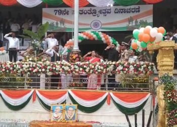 79 ನೇ ಸ್ವಾತಂತ್ರ್ಯೋತ್ಸವ | ಧಾರವಾಡದಲ್ಲಿ ಧ್ವಜಾರೋಹಣ ನೆರೆವೇರಿಸಿದ ಸಂತೋಷ್ ಲಾಡ್