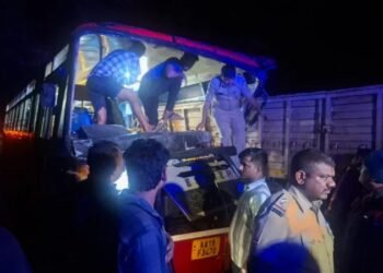 ನಿಂತಿದ್ದ ಲಾರಿಗೆ ಕೆಎಸ್ಆರ್ಟಿಸಿ ಬಸ್ ಡಿಕ್ಕಿ | ಮೂವರ ದರ್ಮರಣ, 7 ಮಂದಿಯ ಸ್ಥಿತಿ ಗಂಭೀರ