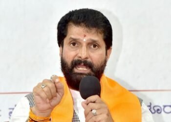 ಕಾಂಗ್ರೆಸ್ ಗ್ಯಾರಂಟಿಗಳಿಗಾಗಿ 63 ಕೋಟಿ ಸಾಲ : ಸಿ.ಟಿ ರವಿ ಆಕ್ರೋಶ