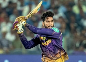 ವೆಂಕಟೇಶ್ ಅಯ್ಯರ್ ಹಿಂದೆ ಬಿದ್ದಿದ್ದು ಏಕೆ? ಸಿರಾಜ್ರನ್ನು ಬಿಟ್ಟಿದ್ದೇಕೆ? – ರಹಸ್ಯ ಬಿಚ್ಚಿಟ್ಟ ಆರ್ಸಿಬಿ ನಿರ್ದೇಶಕ