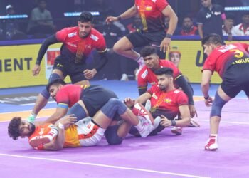 ಟೈಬ್ರೇಕರ್ನಲ್ಲಿ ಬುಲ್ಸ್ಗೆ ವೀರೋಚಿತ ಸೋಲು : ನಿಗದಿತ ಅವಧಿಯಲ್ಲಿ ಬುಲ್ಸ್- ಪುಣೇರಿ ತಂಡಗಳಿಂದ 32-32 ಅಂಕಗಳಿಂದ ಸಮಬಲದ ಹೋರಾಟ