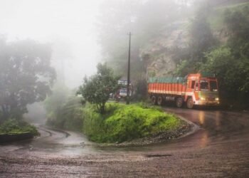 ಬಾಳೆಬರೆ ಘಾಟ್ ನಲ್ಲಿ ಮಣ್ಣು ಕುಸಿತ | ಸಂಚಾರ ನಿರ್ಬಂಧ ಹೇರಿ ಜಿಲ್ಲಾಧಿಕಾರಿ ಆದೇಶ