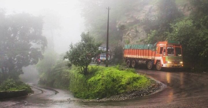 ಬಾಳೆಬರೆ ಘಾಟ್ ನಲ್ಲಿ ಮಣ್ಣು ಕುಸಿತ | ಸಂಚಾರ ನಿರ್ಬಂಧ ಹೇರಿ ಜಿಲ್ಲಾಧಿಕಾರಿ ಆದೇಶ