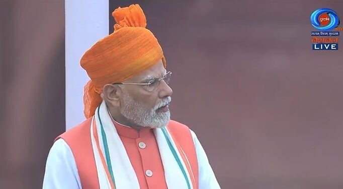 79ನೇ ಸ್ವಾತಂತ್ರ್ಯೋತ್ಸವ | ಪಾಕಿಸ್ತಾನದ ಅಣ್ವಸ್ತ್ರ ಬೆದರಿಕೆಗೆ ನಮೋ ಖಡಕ್ ಎಚ್ಚರಿಕೆ ! ಕೇಸರಿ ಪೇಟದಲ್ಲಿ ಕಂಗೊಳಿಸಿದ ಮೋದಿ