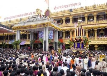 ರಾಯರ ಆರಾಧನೆ : ಲಕ್ಷಾಂತರ ಭಕ್ತ ಸಮೂಹದ ನಡುವೆ ವಿಜೃಂಭಣೆಯ ರಥೋತ್ಸವ