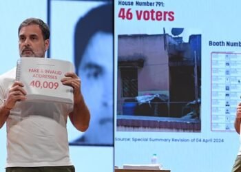 ಕರ್ನಾಟಕ, ಮಹಾರಾಷ್ಟ್ರದಲ್ಲಿ ಮತ ಕಳ್ಳತನ | ಸ್ಪೋಟಕ ದಾಖಲೆ ಬಿಡುಗಡೆಗೊಳಿಸಿದ ರಾಗಾ