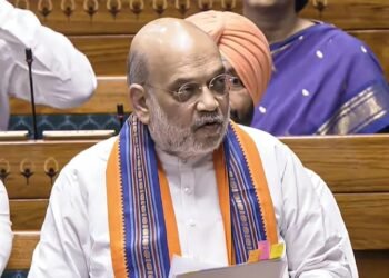 ಬಂಧಿತ ಸಚಿವರ ವಜಾ ಮಸೂದೆ | ಪ್ರತಿ ಹರಿದು ಆಕ್ರೋಶ ವ್ಯಕ್ತಪಡಿಸಿದ ವಿಪಕ್ಷಗಳ ಸಂಸದರು !