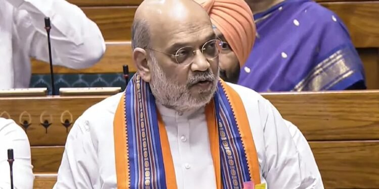 ಬಂಧಿತ ಸಚಿವರ ವಜಾ ಮಸೂದೆ | ಪ್ರತಿ ಹರಿದು ಆಕ್ರೋಶ ವ್ಯಕ್ತಪಡಿಸಿದ ವಿಪಕ್ಷಗಳ ಸಂಸದರು !