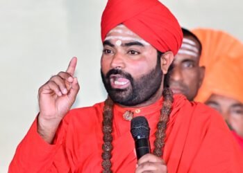 ಧರ್ಮಸ್ಥಳದ ವಿರುದ್ಧ ಪಿತೂರಿ ! | ನಾವೆಲ್ಲರೂ ಒಂದಾಗಬೇಕಿದೆ : ಹೆಗ್ಗಡೆ ಪರ ವಹಿಸಿ ವಚನಾನಂದ ಸ್ವಾಮೀಜಿ