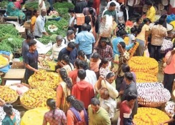 ಗೌರಿ ಗಣೇಶ ಹಬ್ಬ | ಗಗನಕ್ಕೇರಿದ ಹೂ-ಹಣ್ಣು ಬೆಲೆ !