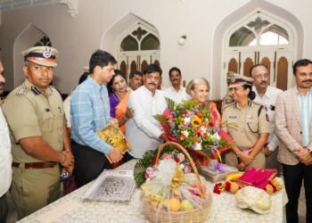 ಪ್ರಮೋದಾ ದೇವಿಗೆ ಅಧಿಕೃತ ಆಹ್ವಾನ ನೀಡಿದ ಹೆಚ್‌.ಸಿ ಮಹದೇವಪ್ಪ