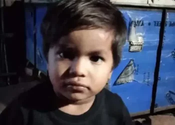ಏಕಾಏಕಿ ಮನೆಗೆ ನುಗ್ಗಿದ ಮಾನಸಿಕ ಅಸ್ವಸ್ಥ| ತಾಯಿ ಎದುರಿನಲ್ಲೇ 5 ವರ್ಷದ ಮಗುವಿನ ಶಿರಚ್ಛೇದನ