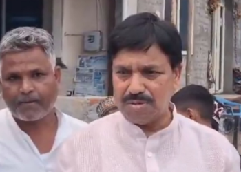 ಎಸ್ಸಿ ಒಳಮೀಸಲಾತಿ ಜಾರಿ ಹಿನ್ನೆಲೆ: ರುದ್ರಪ್ಪ ಲಮಾಣಿಯನ್ನು ತರಾಟೆಗೆ ತೆಗೆದುಕೊಂಡ ಸಮುದಾಯ