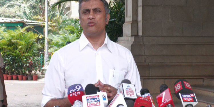 ಮದ್ದೂರು ಕಲ್ಲ ತೂರಾಟ | ಬಿಜೆಪಿಯಿಂದ ಬೆಂಕಿ ಹಚ್ಚುವ ಕೆಲಸ : ಶಾಸಕ ಪೊನ್ನಣ್ಣ ವಾಗ್ದಾಳಿ