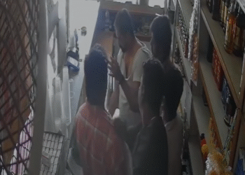 ನಗರದಲ್ಲಿ ಪುಡಿರೌಡಿಗಳ ಹಾವಳಿ|ಬಾರ್‌ಗೆ ನುಗ್ಗಿ ದಾಂದಲೆ