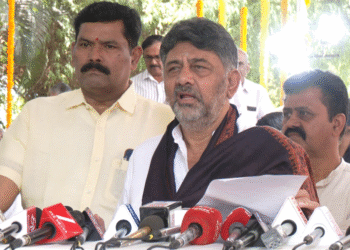 ನಗರದ ರಸ್ತೆ ಗುಂಡಿಗಳು ಬಿಜೆಪಿ ಸರ್ಕಾರದ ದುರಾಡಳಿತದ ಫಲ: ಡಿ.ಕೆ. ಶಿವಕುಮಾರ್ ಕಿಡಿ