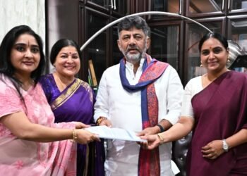 ವಿಷ್ಣು ಜನ್ಮ ದಿನೋತ್ಸವ | ಚಂದನವನದ ಹಿರಿಯ ನಟಿಯರಿಂದ ಡಿಸಿಎಂ ಡಿಕೆಶಿ ಭೇಟಿ