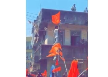 ಮದ್ದೂರು : ಕಲ್ಲು ತೂರಾಟ ಖಂಡಿಸಿ ಹಿಂದೂಪರ ಸಂಘಟನೆಗಳಿಂದ ಪ್ರತಿಭಟನೆ | ಮುಲಾಜಿಲ್ಲದೆ ಕ್ರಮ ವಹಿಸುವಂತೆ ಸಿಎಂ ಸೂಚನೆ